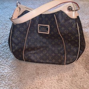 Pre-owned Authentic Louis Vuitton Galliera GM bag